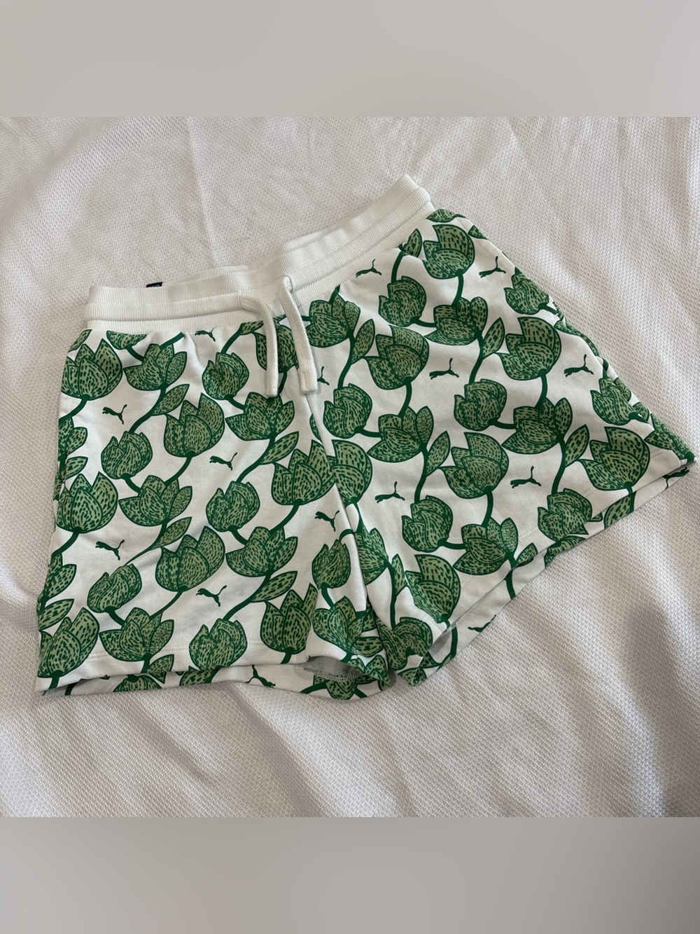 Puma Women’s Short Size Medium Floral Vine Green White Loose Shorts